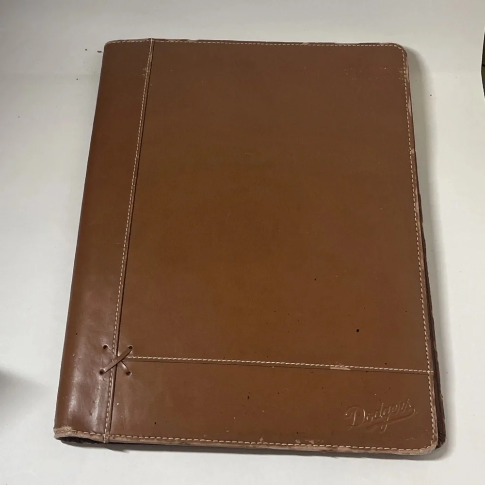 Rawlings Dodgers Leather Portfolio Notepad With Dodger Logo On Paper